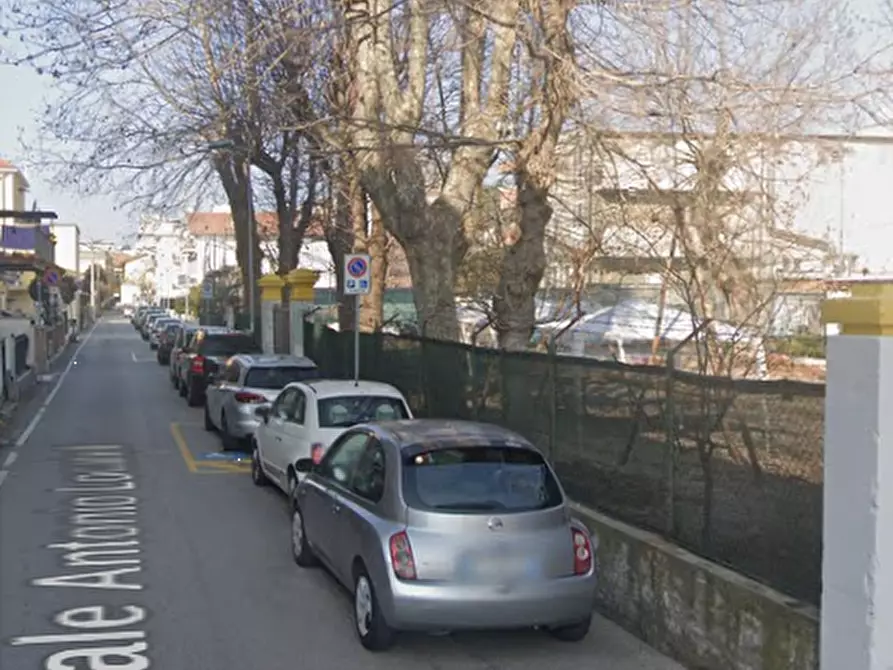 Immagine 9 di Hotel in vendita  in Viale Antonio Locatelli a Rimini