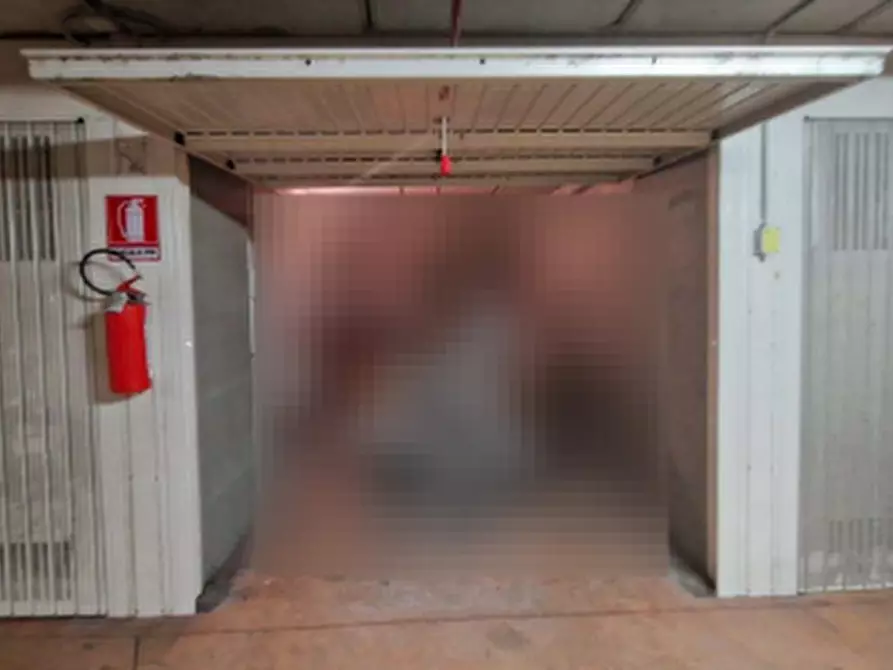 Immagine 1 di Garage in vendita  in Piazza Adriano a Torino