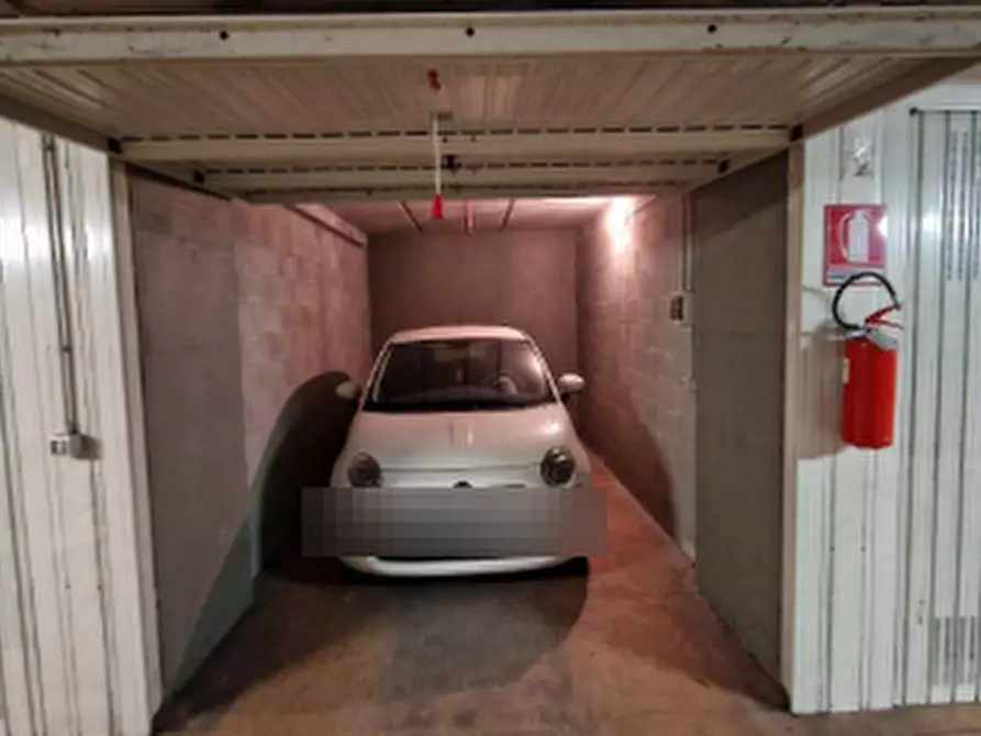 Immagine 1 di Garage in vendita  in Piazza Adriano a Torino