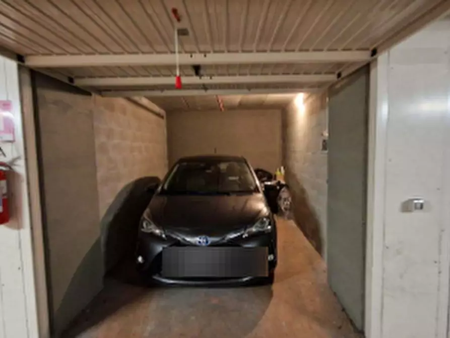 Immagine 1 di Garage in vendita  in Piazza Adriano a Torino
