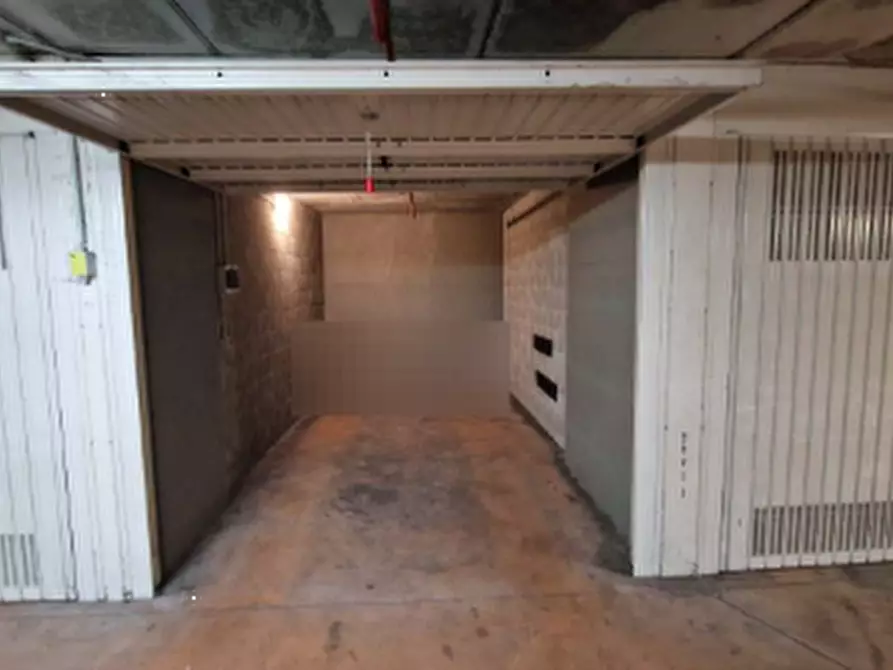 Immagine 3 di Garage in vendita  in Piazza Adriano a Torino