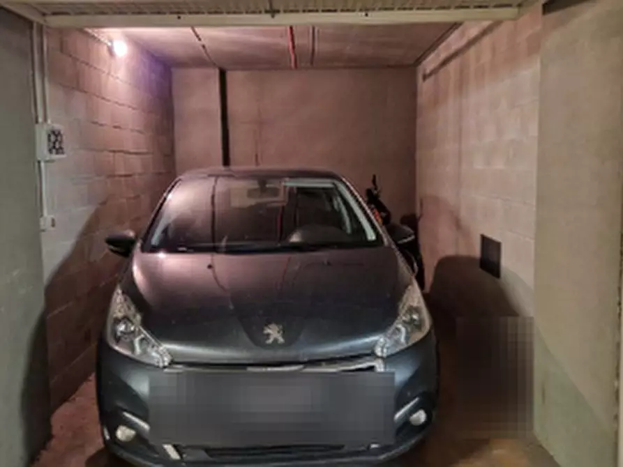 Immagine 1 di Garage in vendita  in Piazza Adriano a Torino