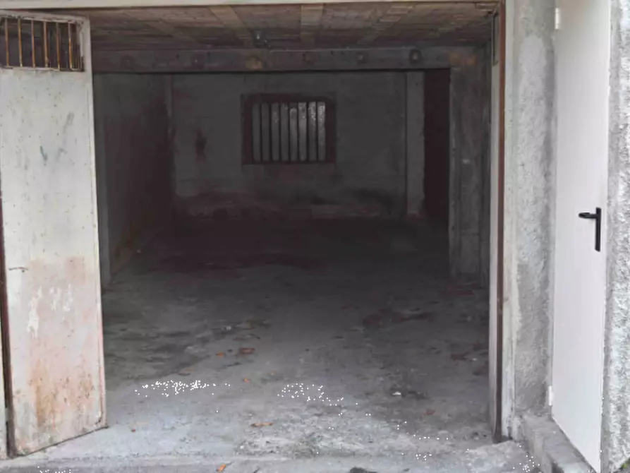 Immagine 2 di Garage in vendita  in Via Antonio Locatelli a Castione Della Presolana