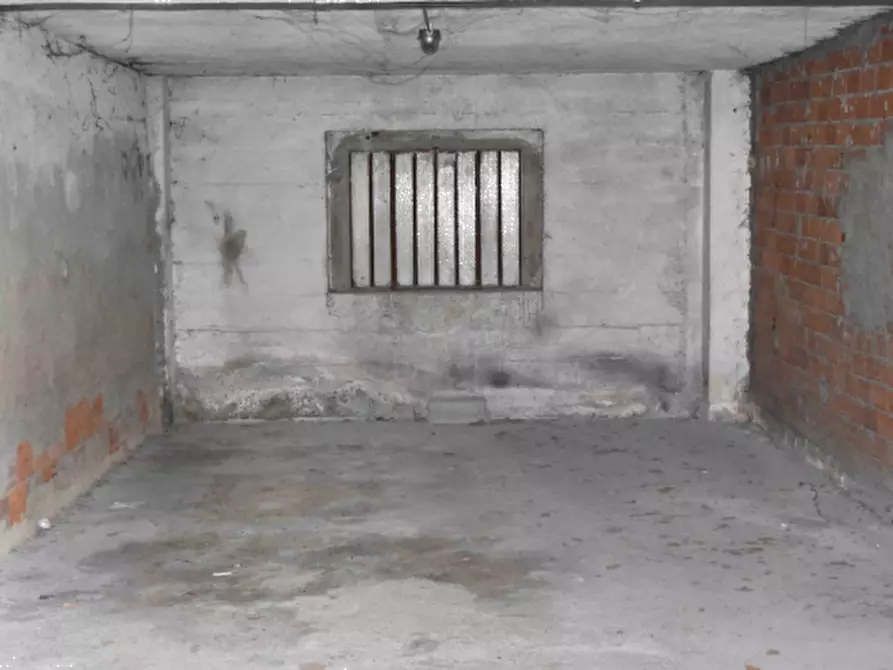 Immagine 3 di Garage in vendita  in Via Antonio Locatelli a Castione Della Presolana