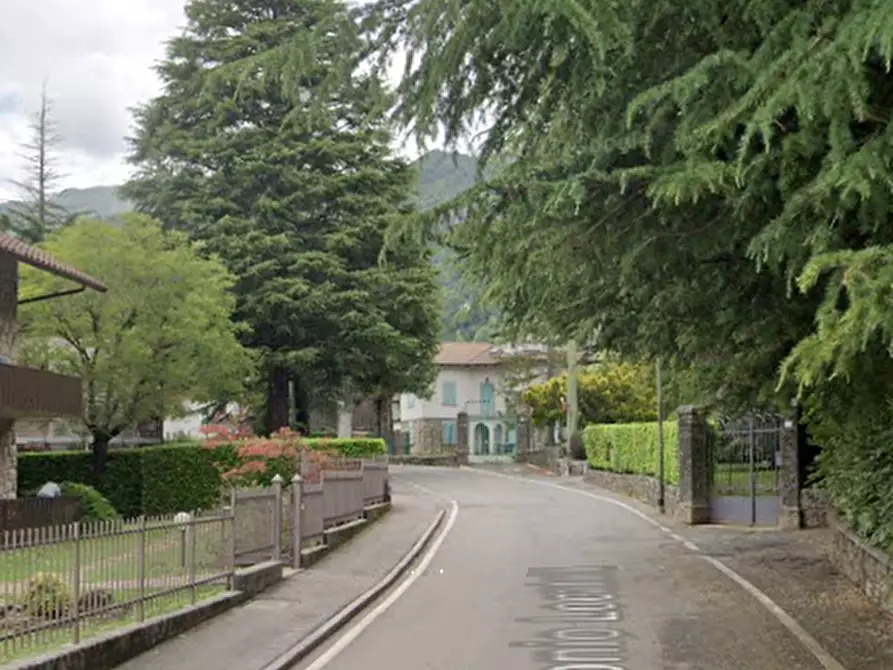 Immagine 4 di Garage in vendita  in Via Antonio Locatelli a Castione Della Presolana