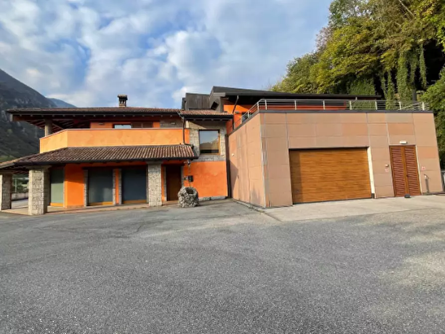 Immagine 1 di Laboratorio in vendita  in Viale Guglielmo Marconi a Villa D'ogna