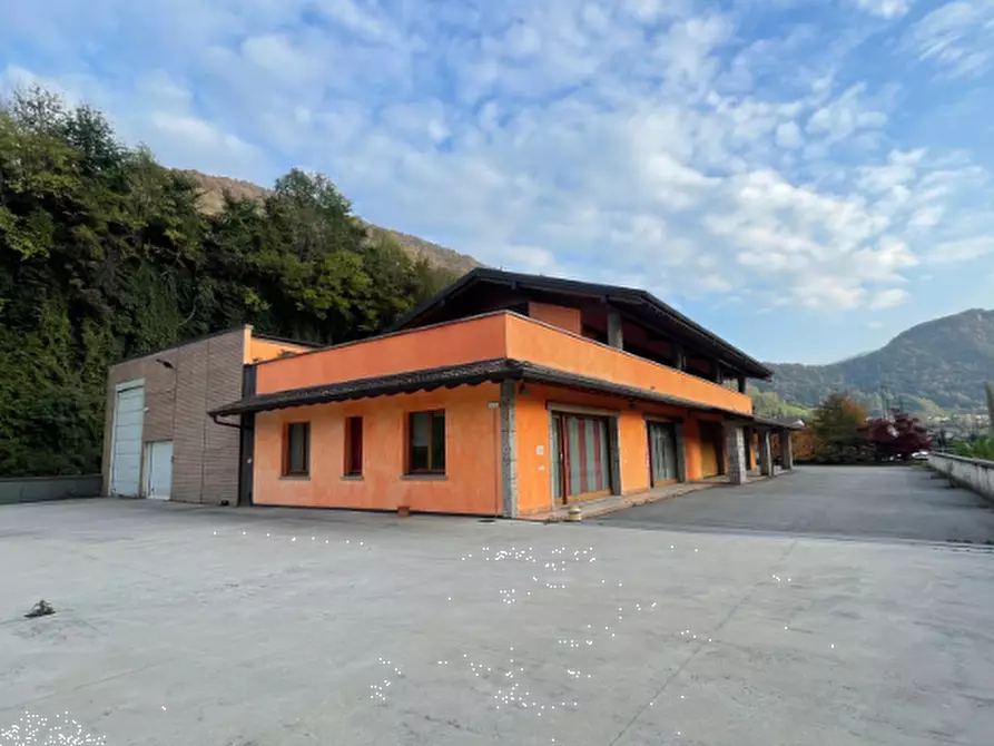 Immagine 3 di Laboratorio in vendita  in Viale Guglielmo Marconi a Villa D'ogna