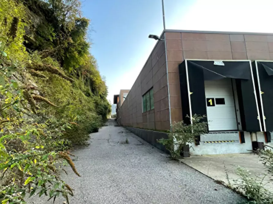 Immagine 10 di Laboratorio in vendita  in Viale Guglielmo Marconi a Villa D'ogna