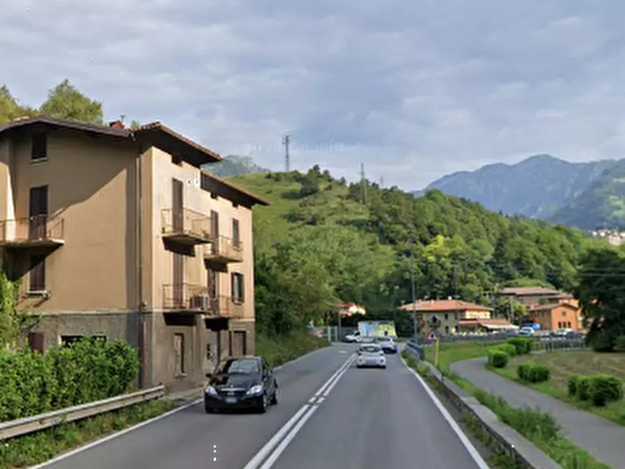 Immagine 10 di Appartamento in vendita  in via Guglielmo Marconi a Ponte Nossa