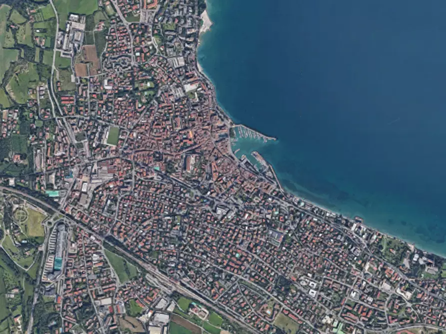 Immagine 6 di Ufficio in vendita  in Via Giosuè Carducci a Desenzano Del Garda