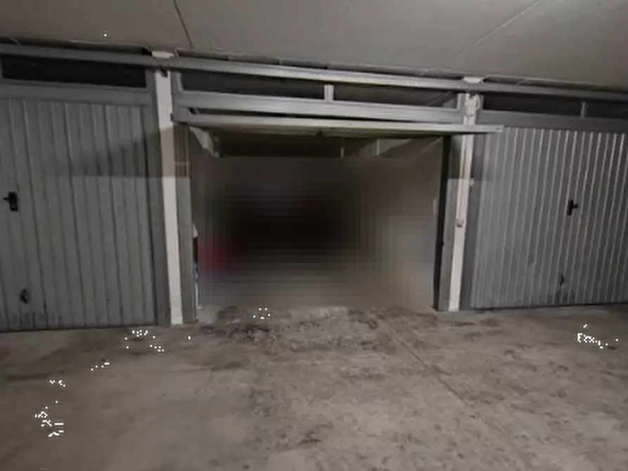 Immagine 2 di Garage in vendita  in Viale Odisseo a Pomezia