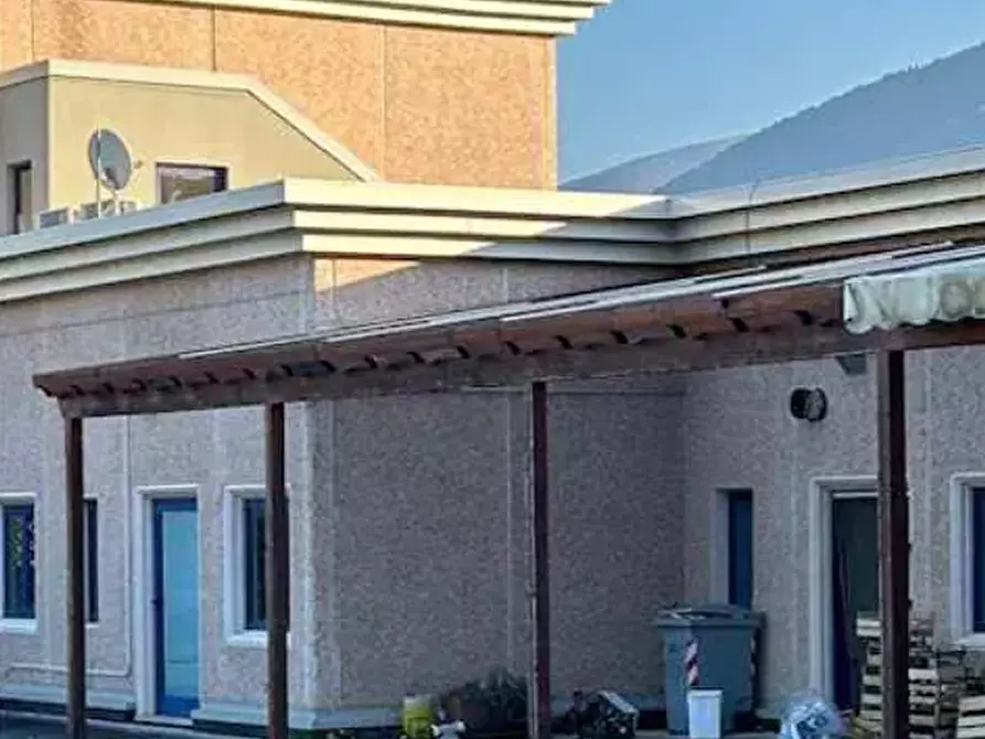 Immagine 2 di Negozio in vendita  in Via Nazionale a Urbino