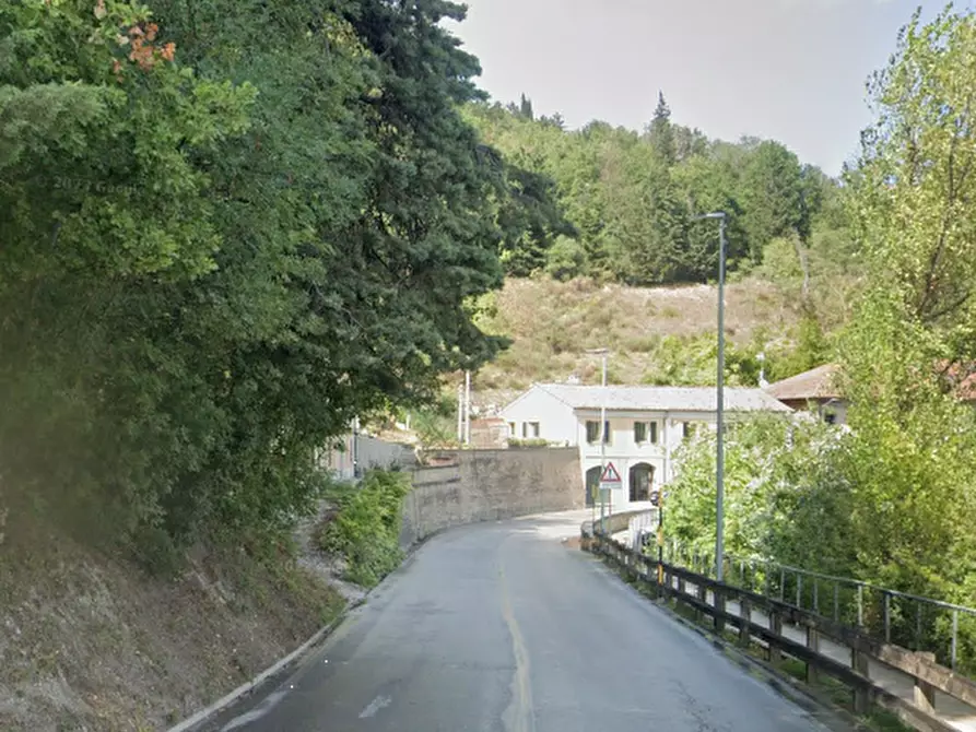 Immagine 3 di Negozio in vendita  in Via Nazionale a Urbino