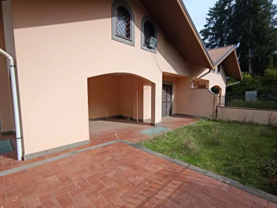 Immagine 3 di Villa in vendita  in Via delle Ortensie a Rocca Di Papa