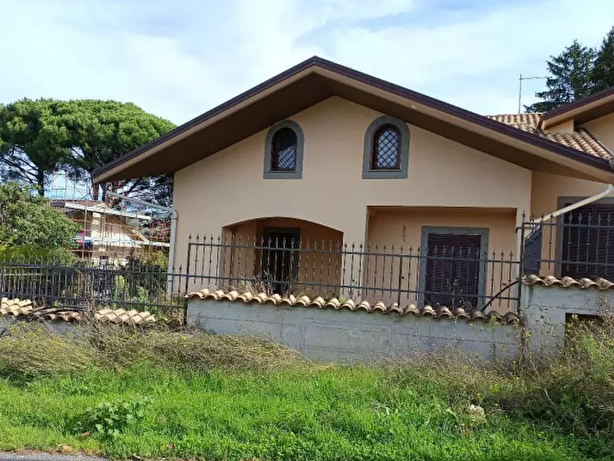 Immagine 2 di Villa in vendita  in Via delle Ortensie a Rocca Di Papa