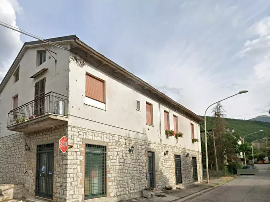 Immagine 1 di Stabile in vendita  in Via Monte Catria  a Frontone