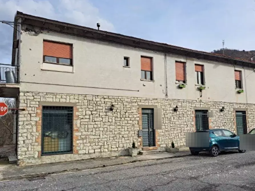 Immagine 3 di Stabile in vendita  in Via Monte Catria  a Frontone