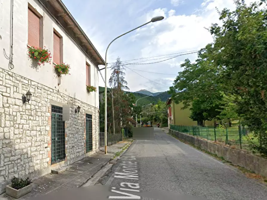 Immagine 11 di Stabile in vendita  in Via Monte Catria  a Frontone