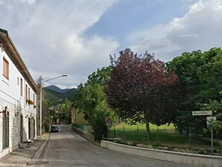 Immagine 13 di Stabile in vendita  in Via Monte Catria  a Frontone