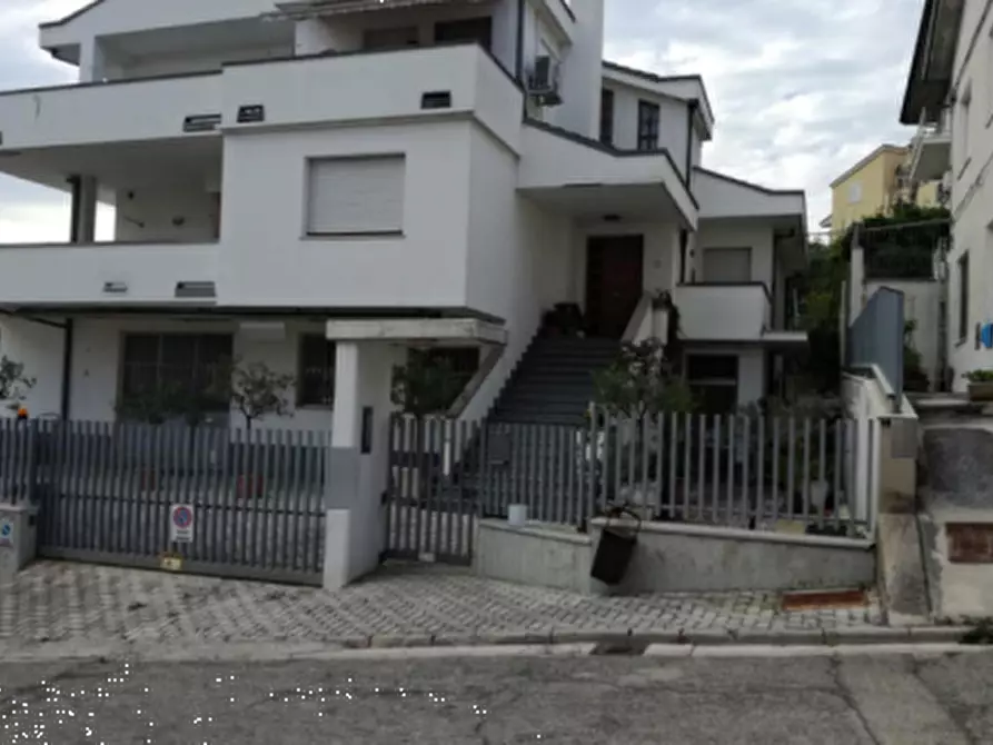 Immagine 2 di Stabile in vendita  in Via G. Moschini  a Sant'elpidio A Mare