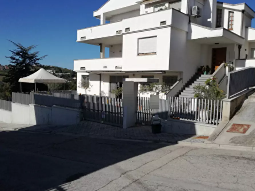 Immagine 10 di Stabile in vendita  in Via G. Moschini  a Sant'elpidio A Mare
