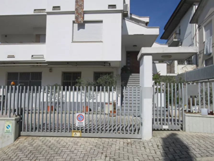 Immagine 14 di Stabile in vendita  in Via G. Moschini  a Sant'elpidio A Mare