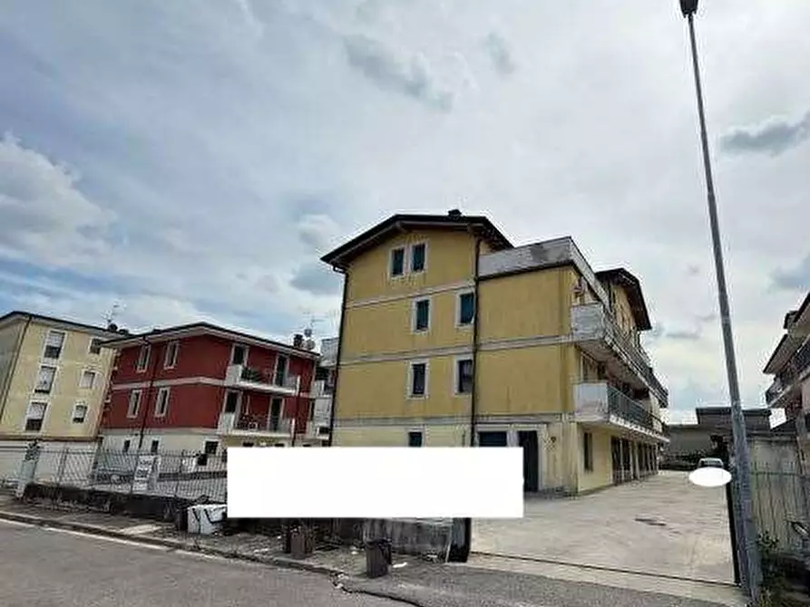 Immagine 4 di Appartamento in vendita  in Via Gran Sasso a Castel Goffredo