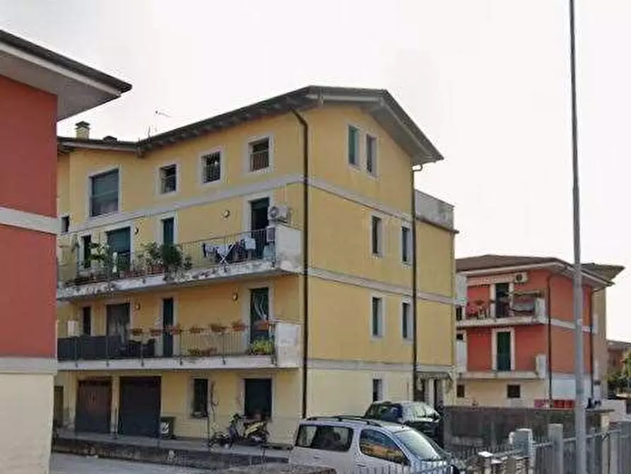 Immagine 13 di Appartamento in vendita  in Via Gran Sasso a Castel Goffredo
