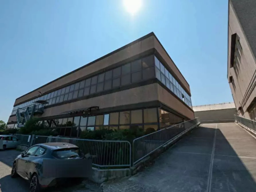 Immagine 1 di Laboratorio in vendita  in Via Milano a Bussero