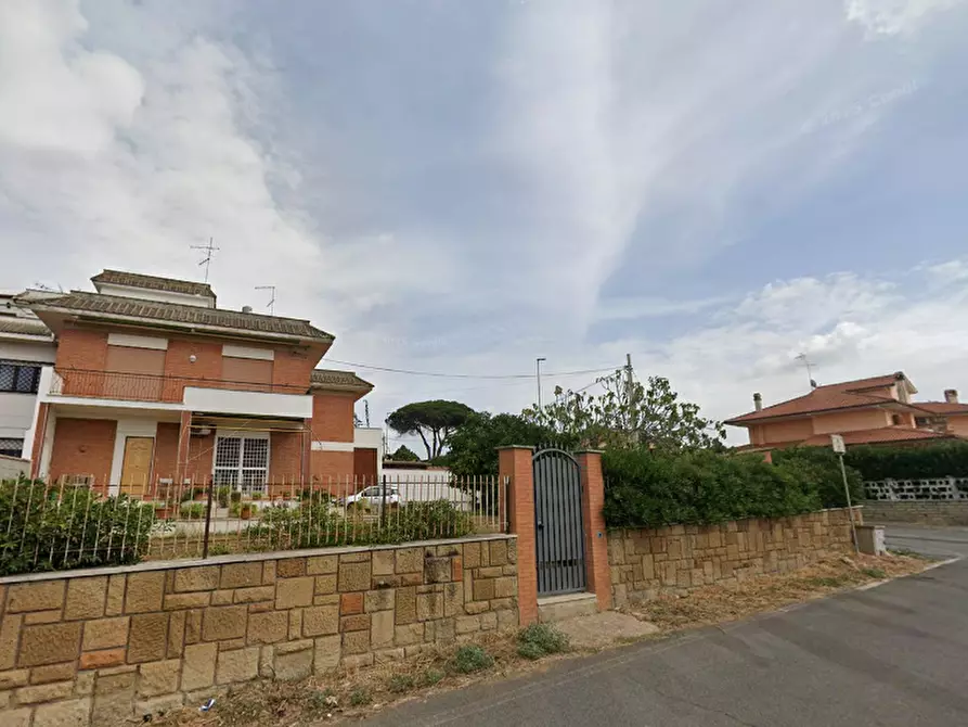 Immagine 1 di Stabile in vendita  in Via Toce a Ardea