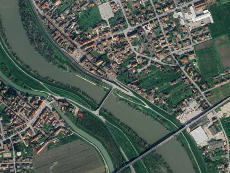 Immagine 13 di Negozio in vendita  in Via Lorenzo Canozio  a Lendinara