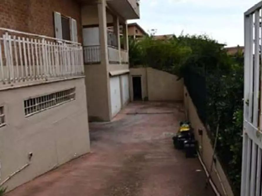 Immagine 1 di Garage in vendita  in Via J. F. Kennedy a Marino