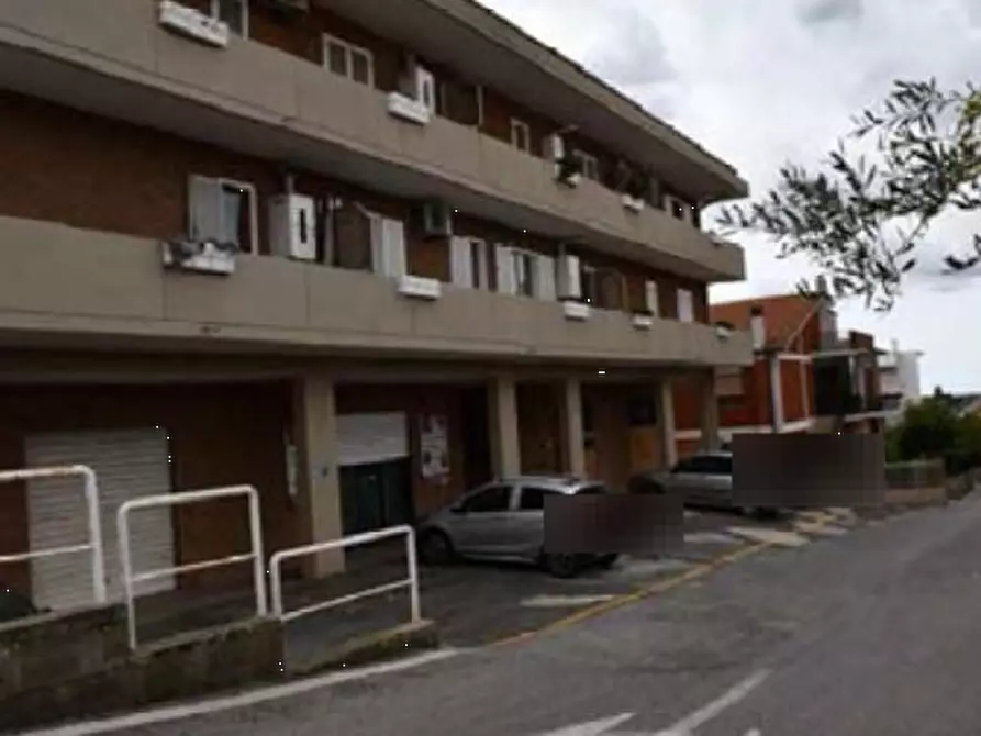 Immagine 10 di Garage in vendita  in Via J. F. Kennedy a Marino