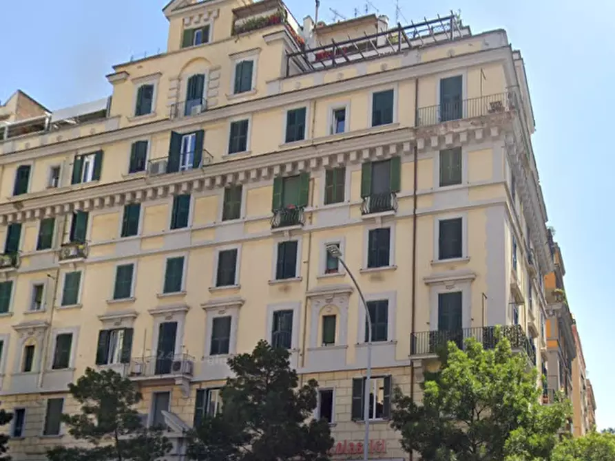 Immagine 2 di Appartamento in vendita  in Via Albalonga a Roma