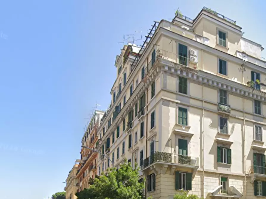 Immagine 4 di Appartamento in vendita  in Via Albalonga a Roma