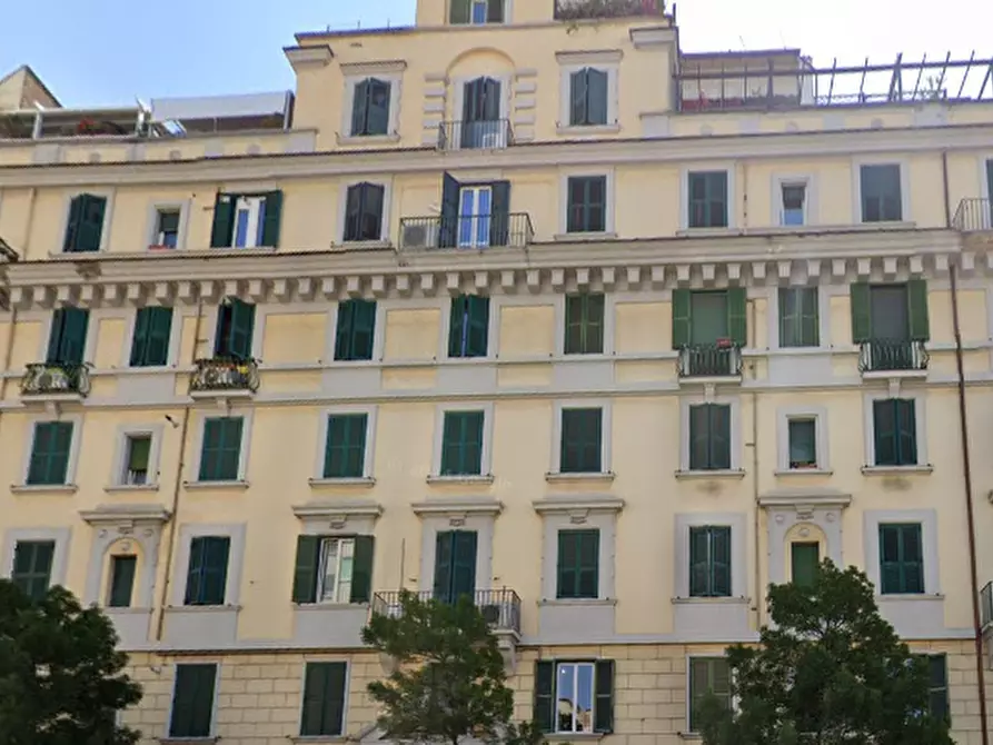 Immagine 6 di Appartamento in vendita  in Via Albalonga a Roma