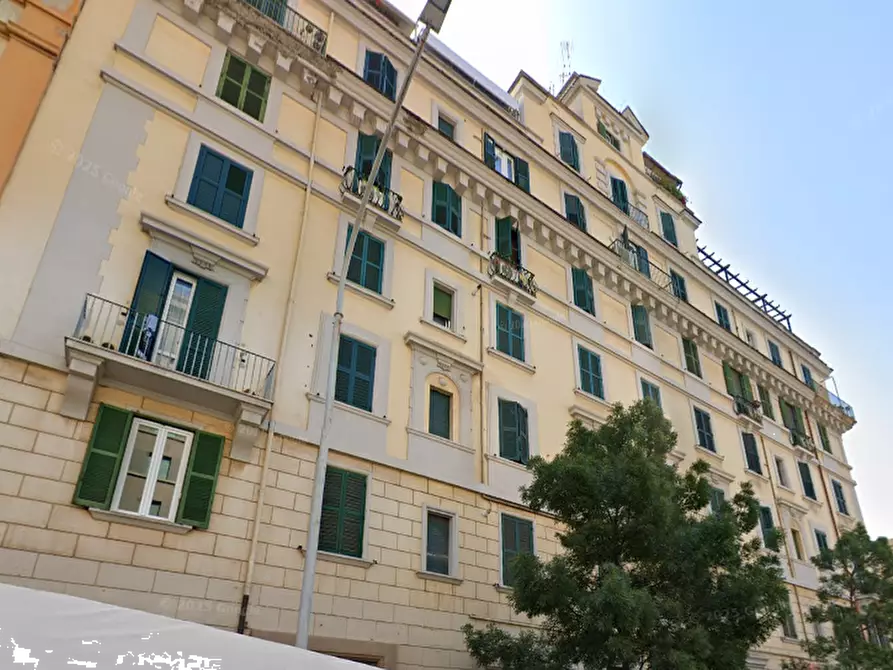 Immagine 12 di Appartamento in vendita  in Via Albalonga a Roma