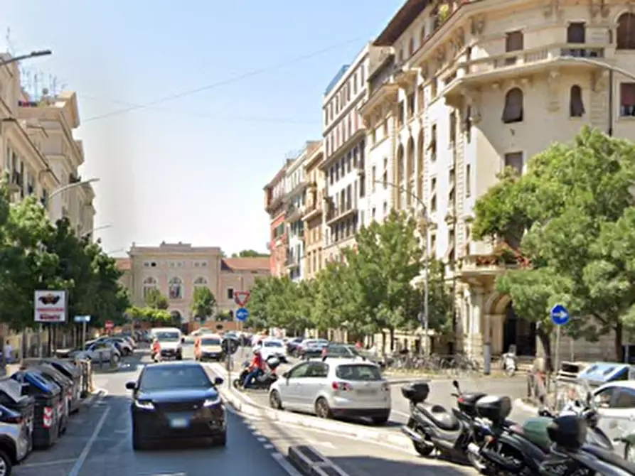 Immagine 21 di Appartamento in vendita  in Via Albalonga a Roma