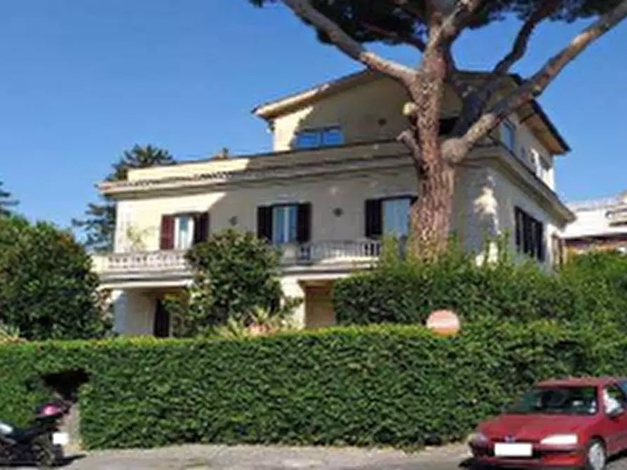 Immagine 3 di Villa in vendita  in Corso Vittoria Colonna a Marino