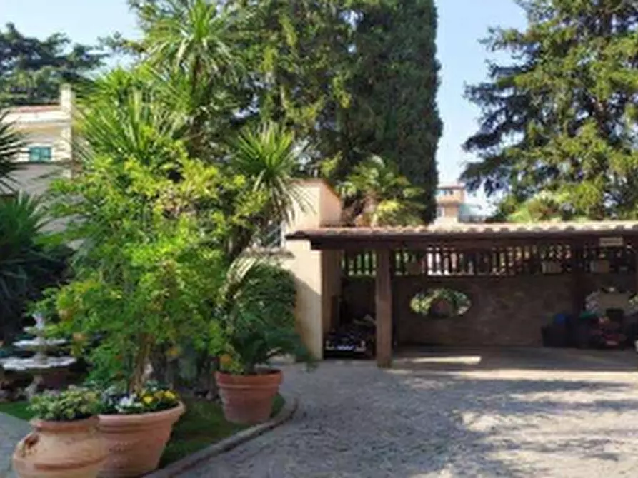 Immagine 11 di Villa in vendita  in Corso Vittoria Colonna a Marino