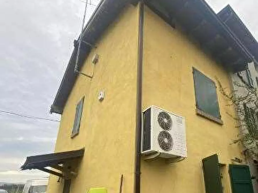 Immagine 3 di Porzione di casa in vendita  in Via Lemizzone a Correggio