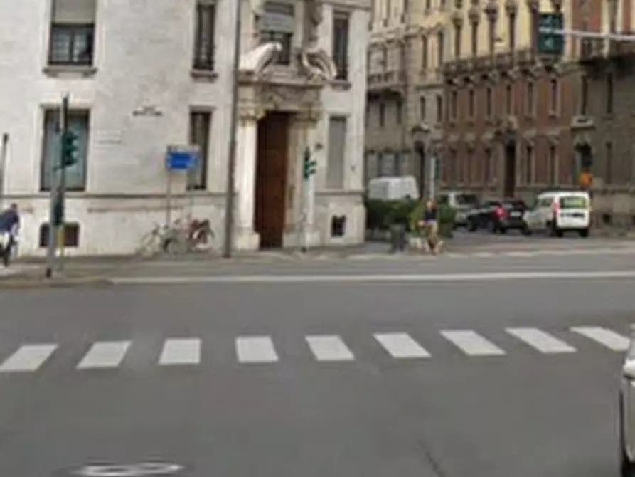 Immagine 7 di Negozio in vendita  in Piazza del Tricolore a Milano