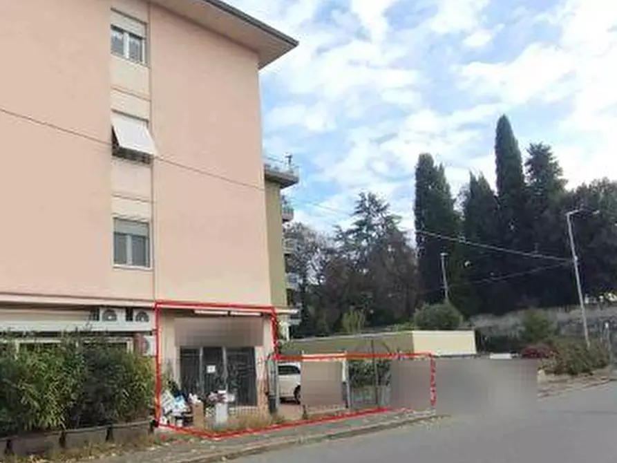 Immagine 3 di Negozio in vendita  in Via Olimpia  a Montecatini Terme