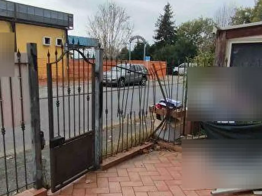 Immagine 5 di Negozio in vendita  in Via Olimpia  a Montecatini Terme