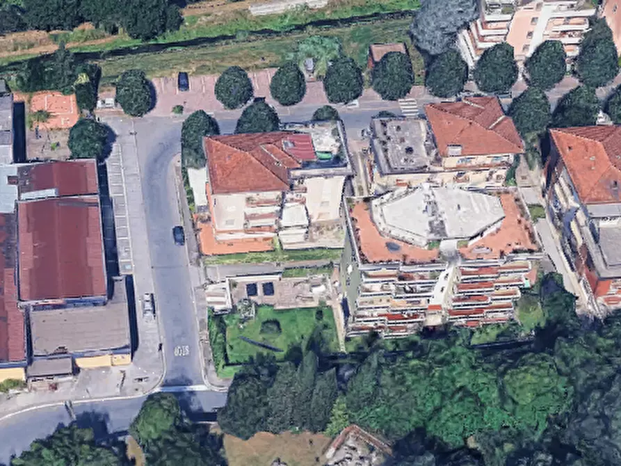 Immagine 12 di Negozio in vendita  in Via Olimpia  a Montecatini Terme