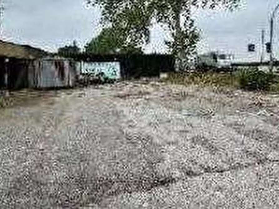 Immagine 5 di Negozio in vendita  in Via X Martiri a Ferrara