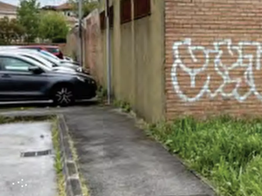 Immagine 6 di Garage in vendita  in Via Giovanni Bulgarelli a Ferrara