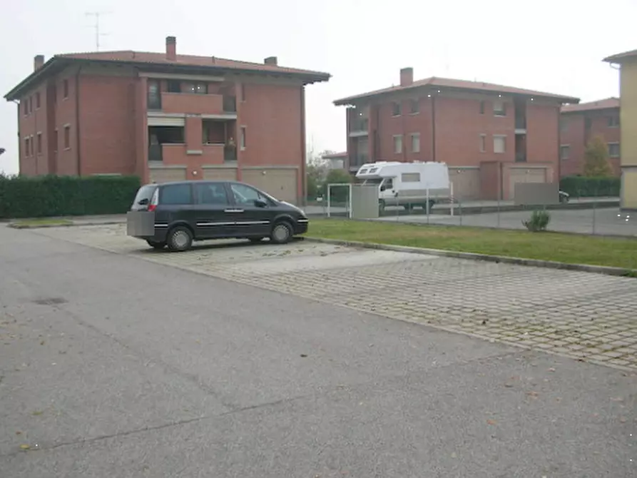 Immagine 2 di Posto auto in vendita  in via Poggeschi a San Giovanni In Persiceto