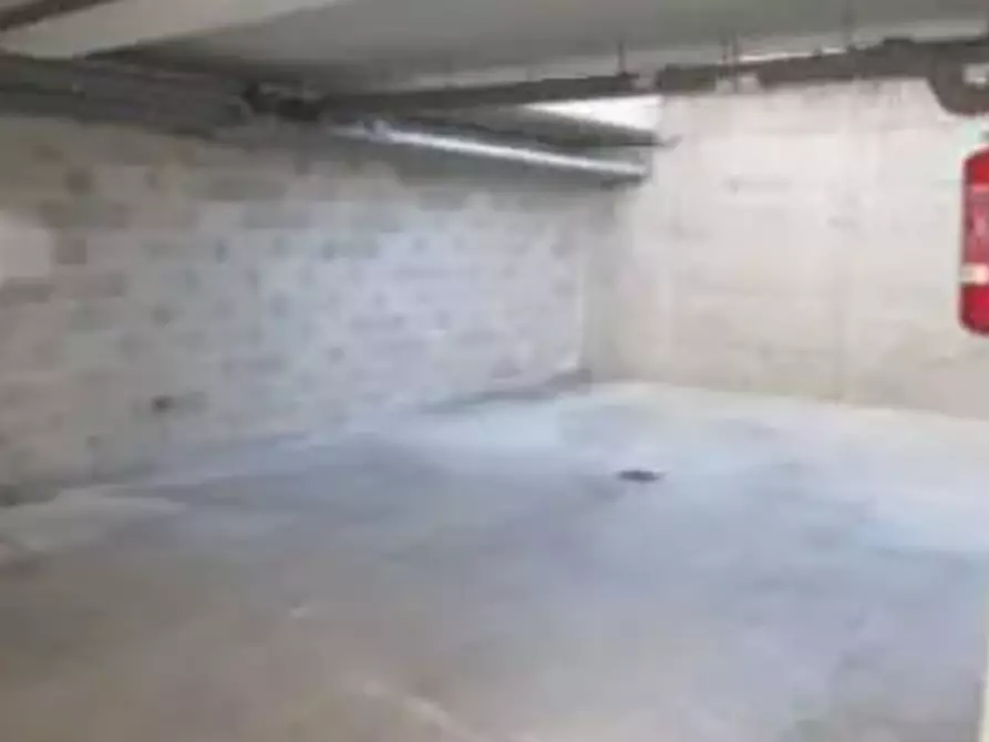 Immagine 1 di Posto auto in vendita  in Via Lago di Albano a Fano