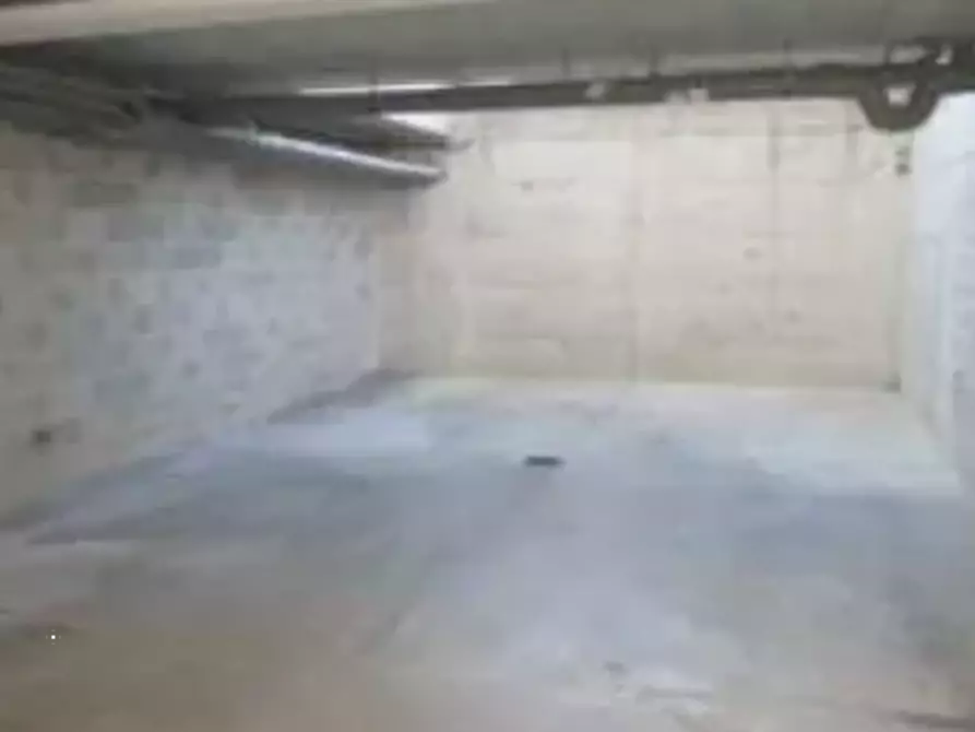 Immagine 2 di Posto auto in vendita  in Via Lago di Albano a Fano